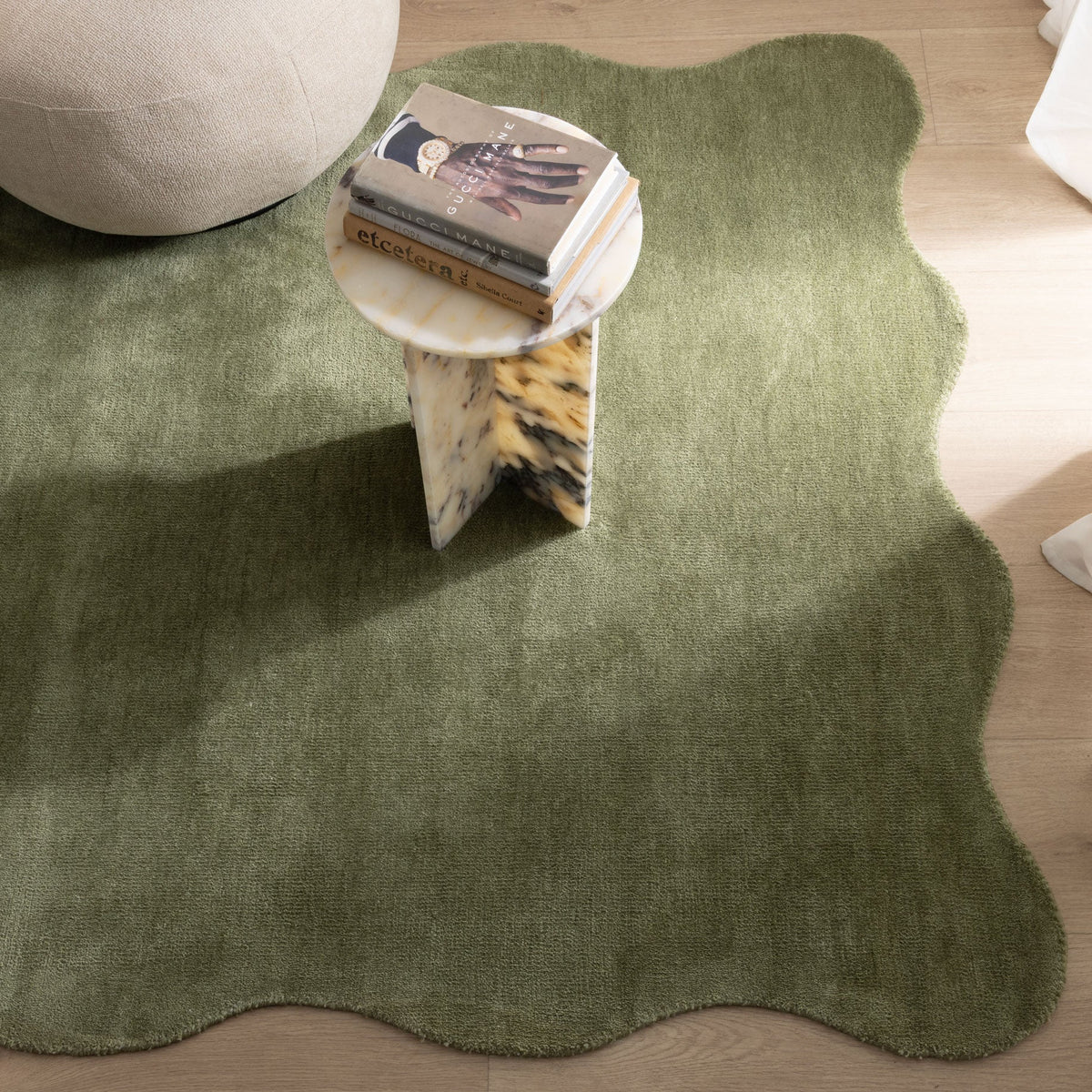 Ollie Wavy Scalloped Rug – Sage Green