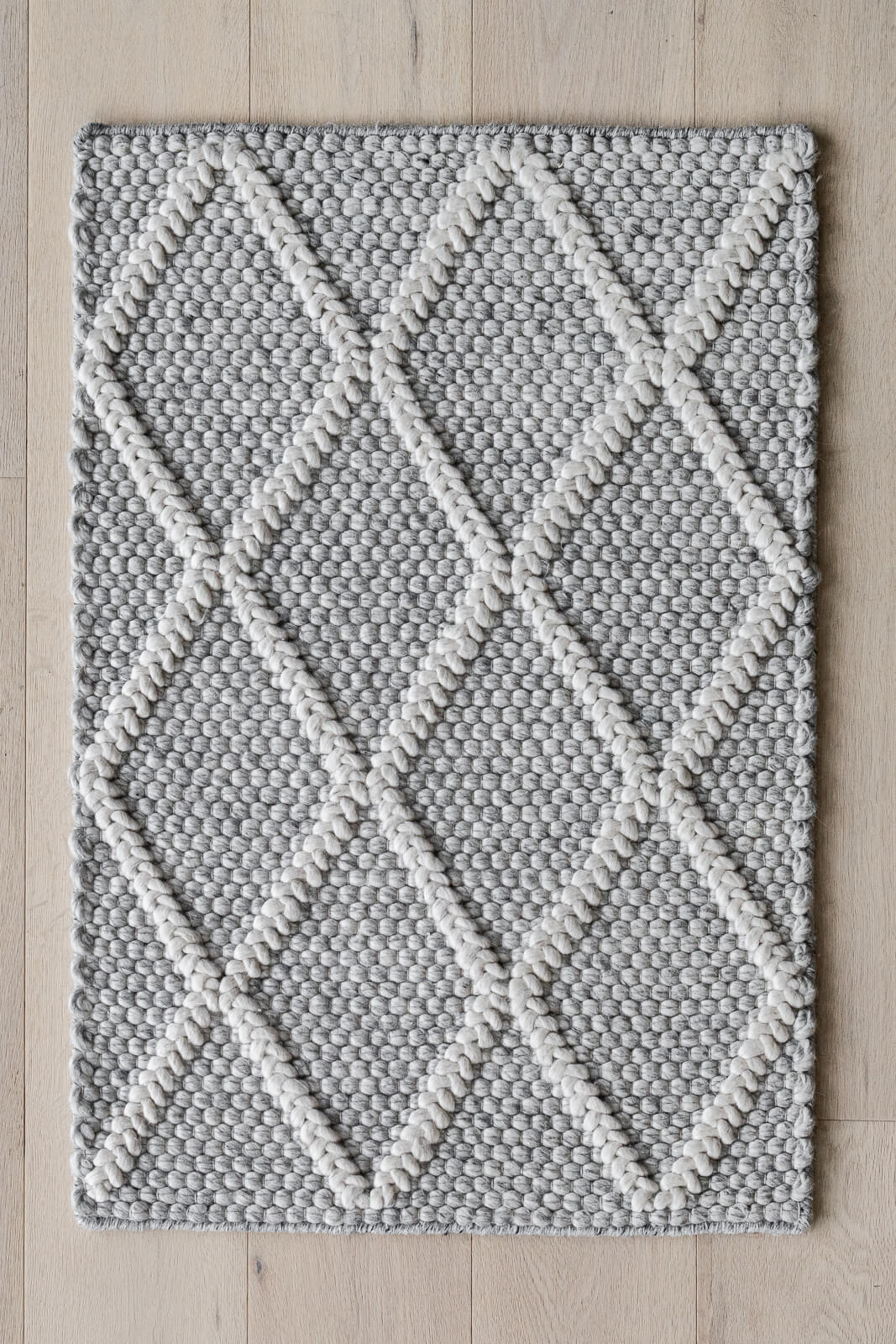 Ivy Fog/Cream rug by Bayliss