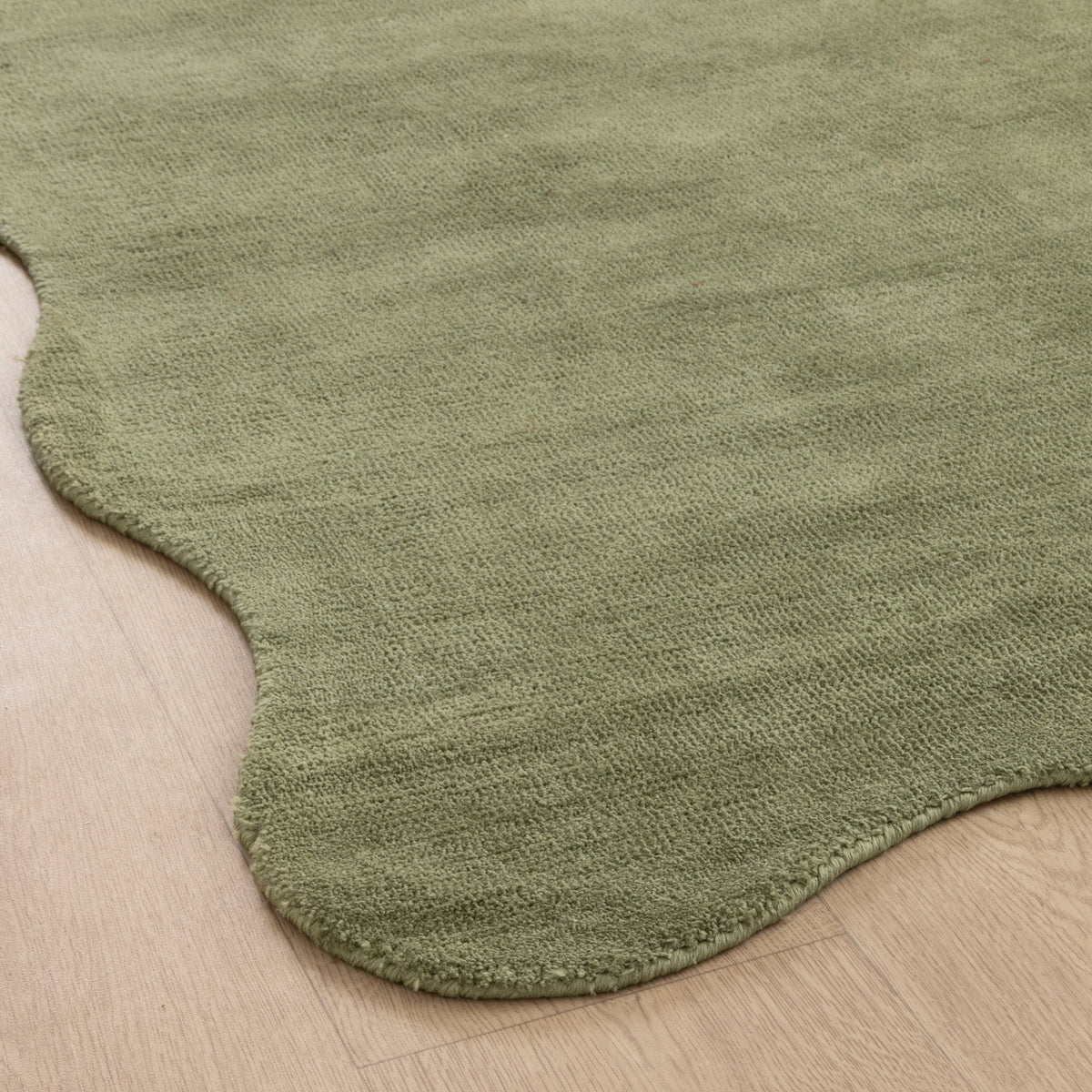 Ollie Wavy Scalloped Rug – Sage Green