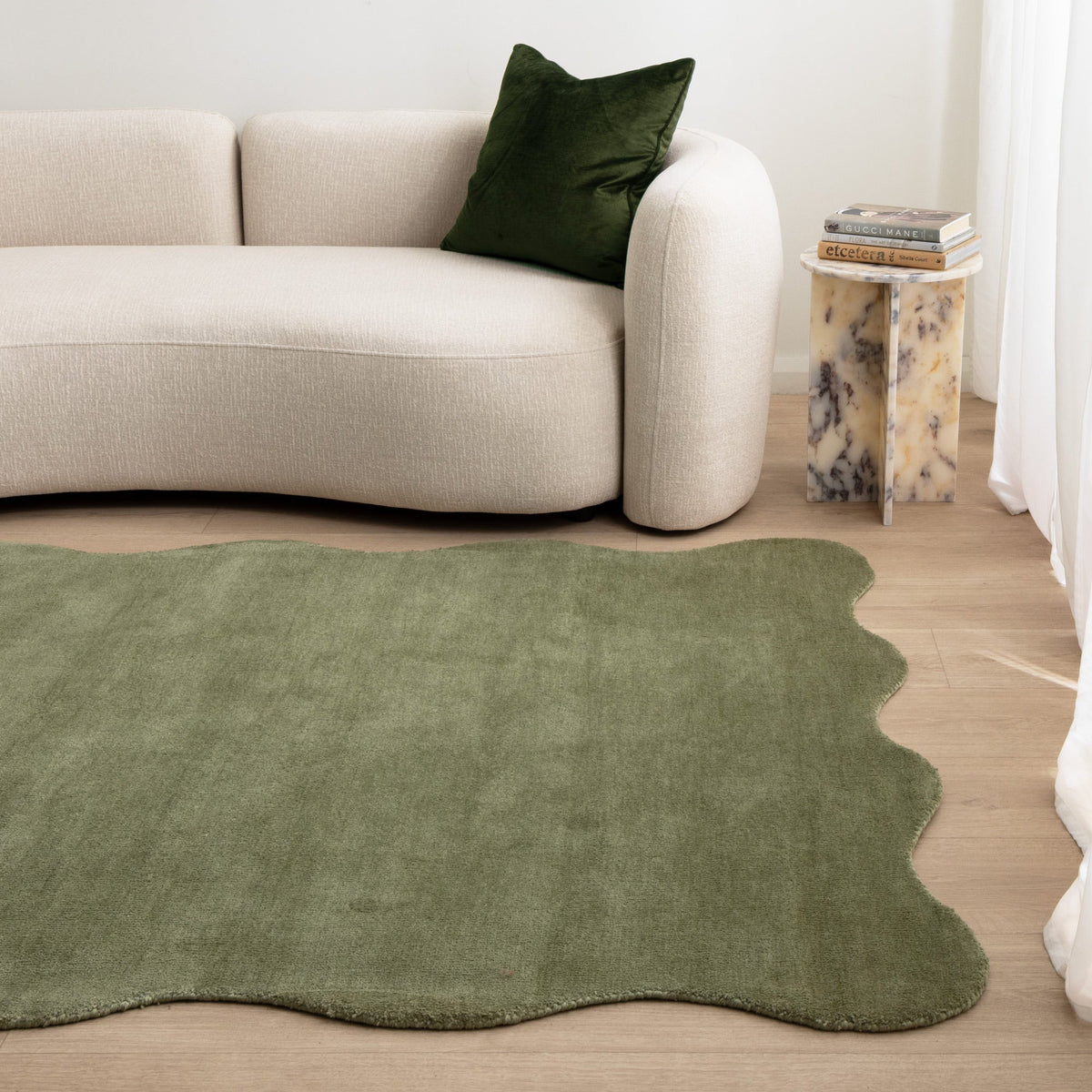 Ollie Wavy Scalloped Rug – Sage Green