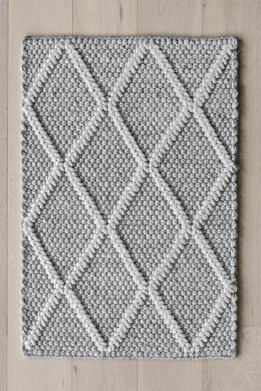 Ivy Fog/Cream rug by Bayliss