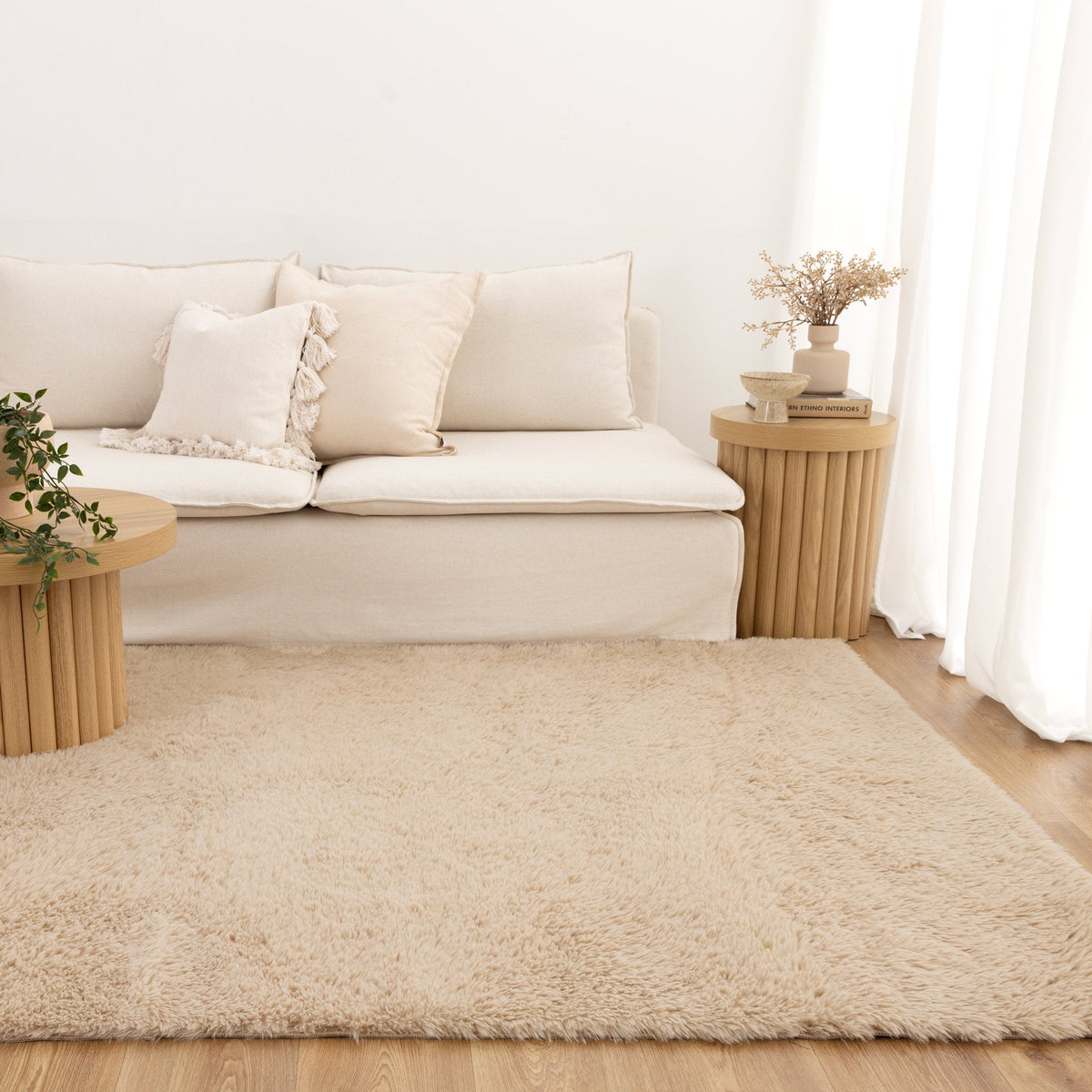 Lyla Machine Washable Shaggy Natural Round Rug